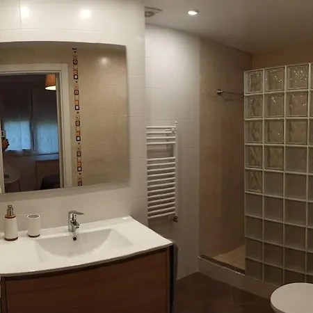 Acogedor Y Precioso + Parking Privado شقة